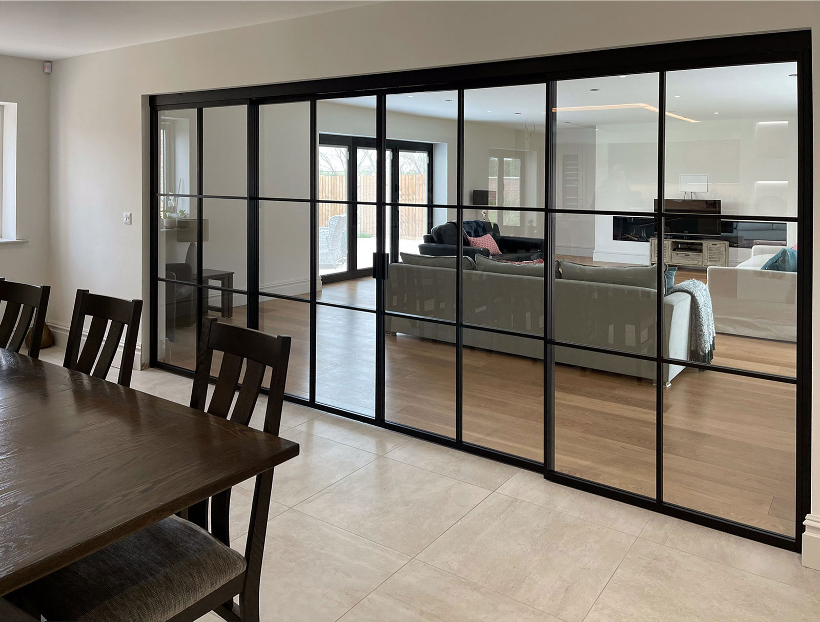 Grafic Industrial style sliding doors with panels img 4