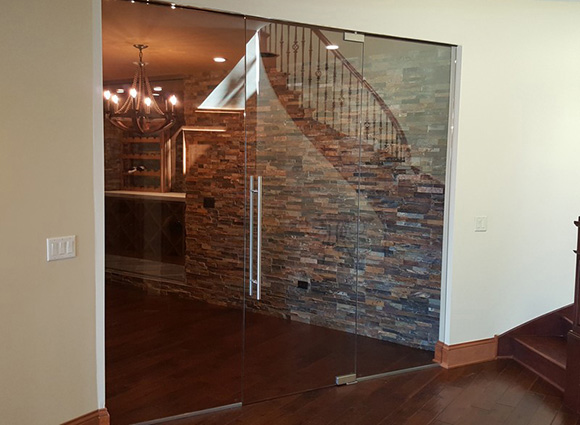 glass partitions with single or double hinged doors and side panels