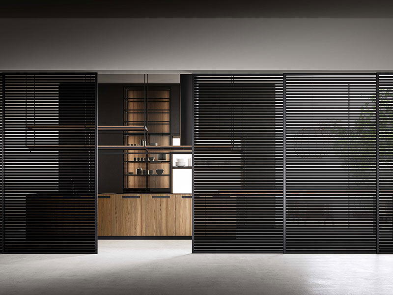 Levante sliding screen